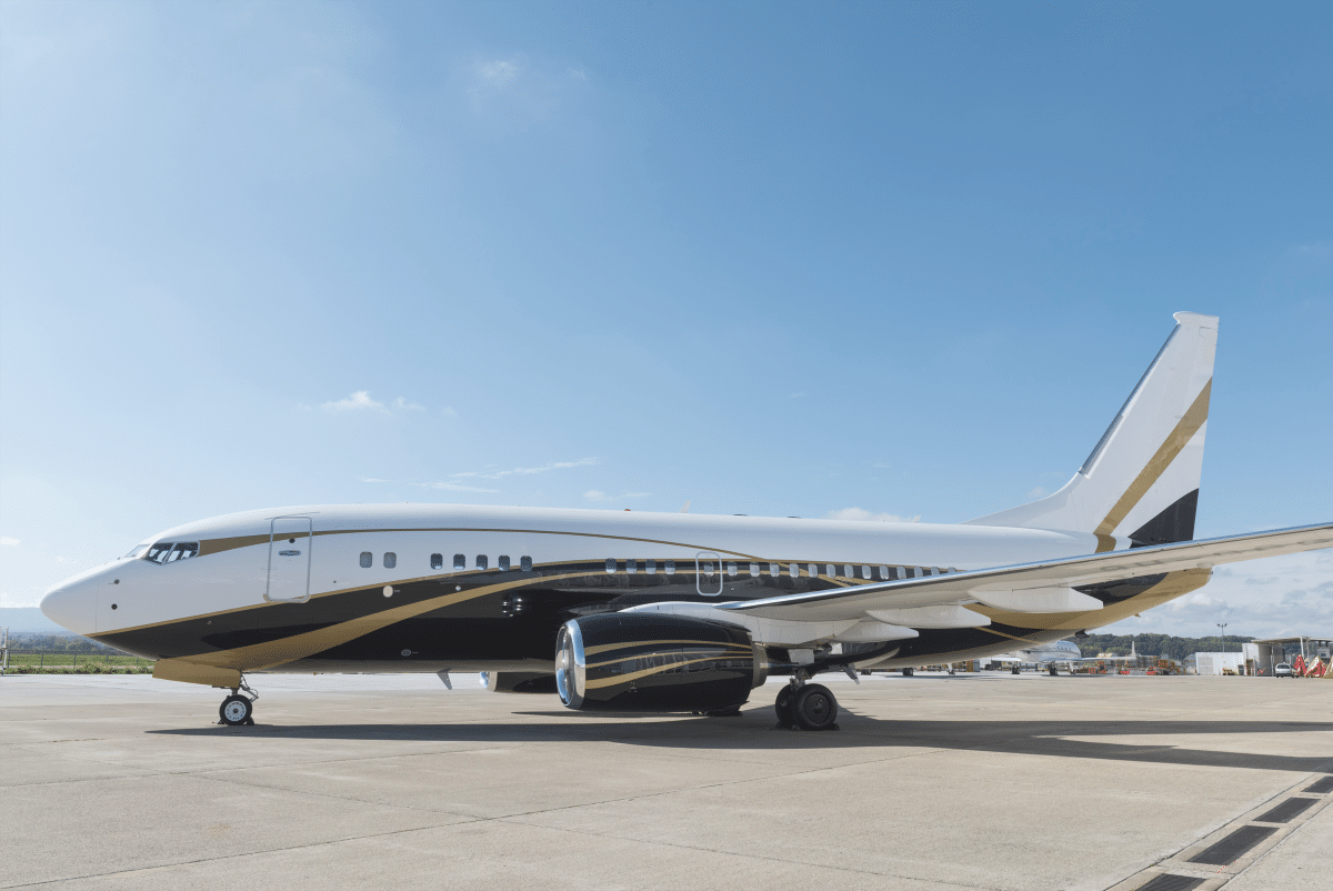 BBJ charter jet